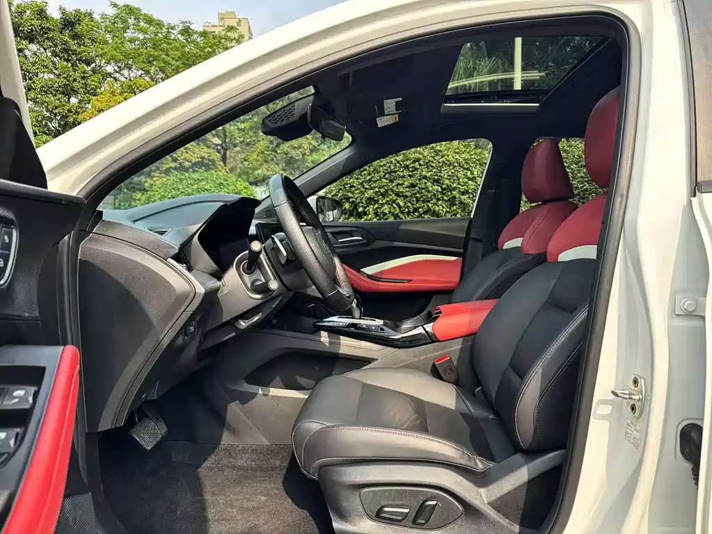 MG5 Facelift 300 TGI DCT Youth Luxury Flagship