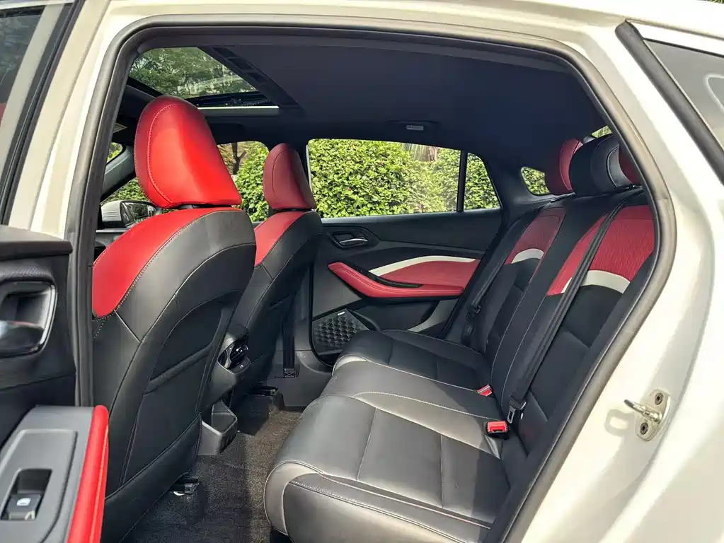 MG5 Facelift 300 TGI DCT Youth Luxury Flagship
