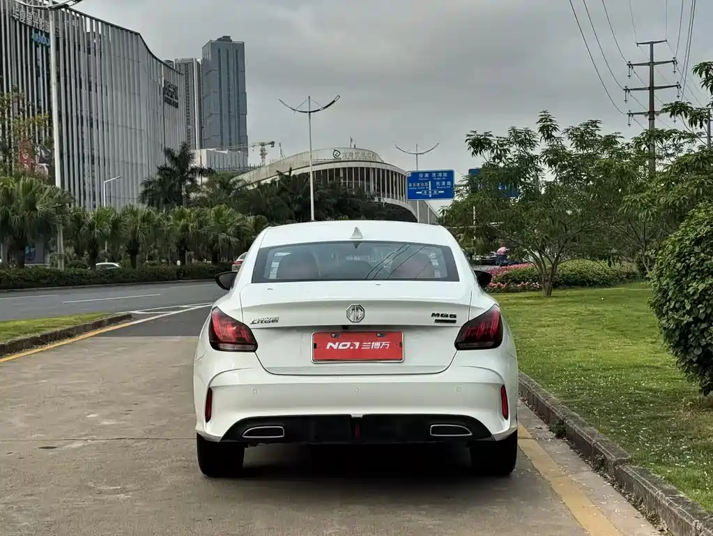 MG5 Facelift 300 TGI DCT Youth Luxury Flagship