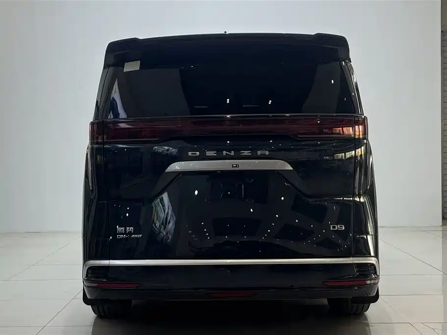 Denza D9 DM-i 970 4 WD Honored