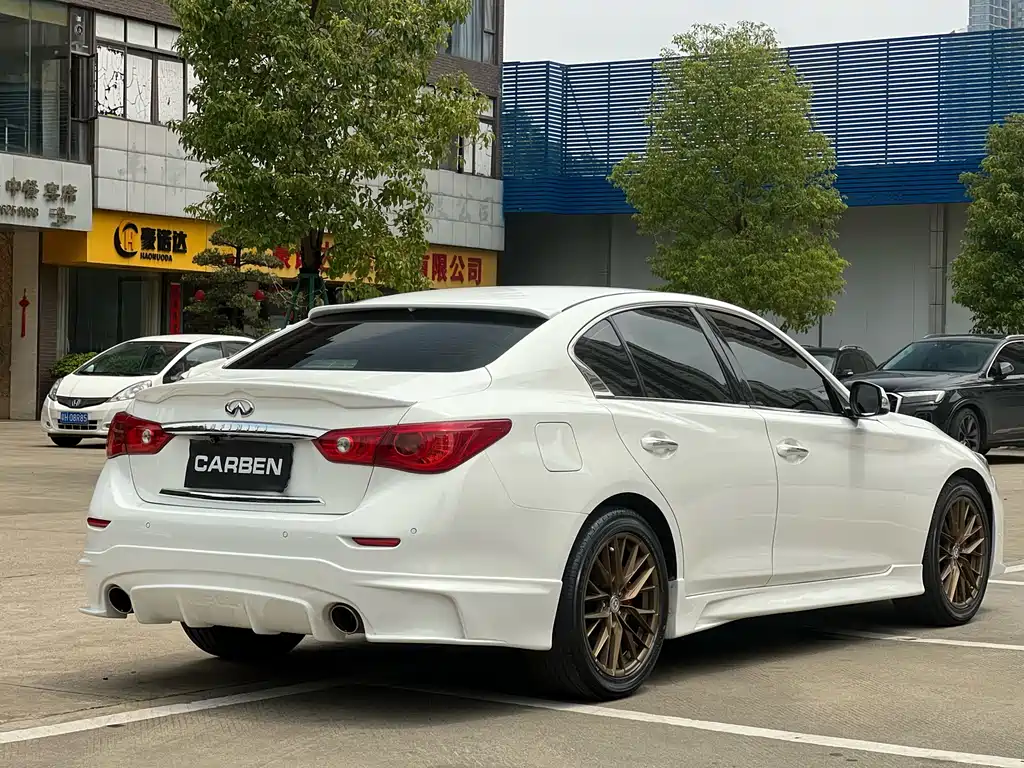 Infiniti Q50 3.7 L Luxury Sport