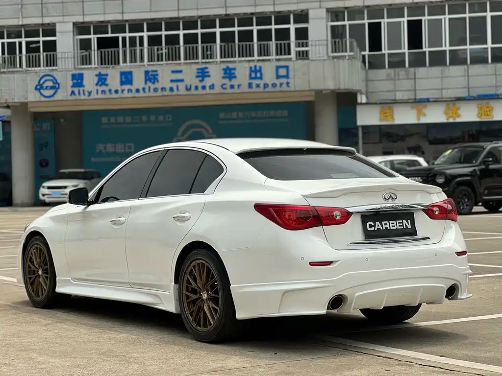 Infiniti Q50 3.7 L Luxury Sport