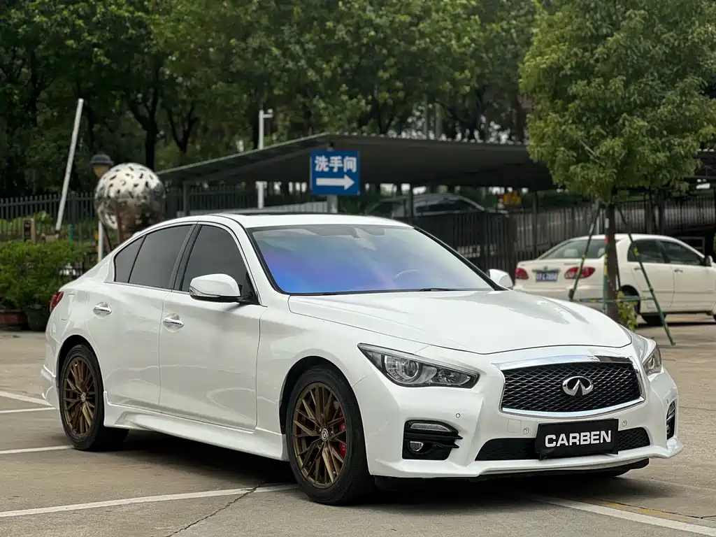 Infiniti Q50 3.7 L Luxury Sport