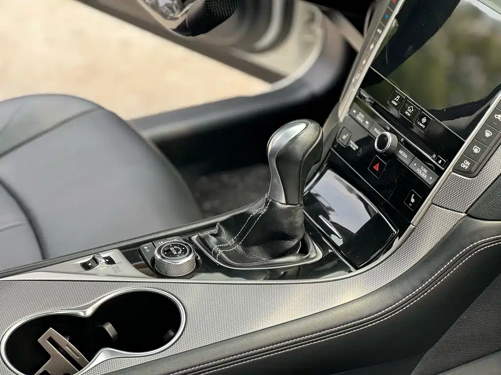 Infiniti Q50 3.7 L Luxury Sport
