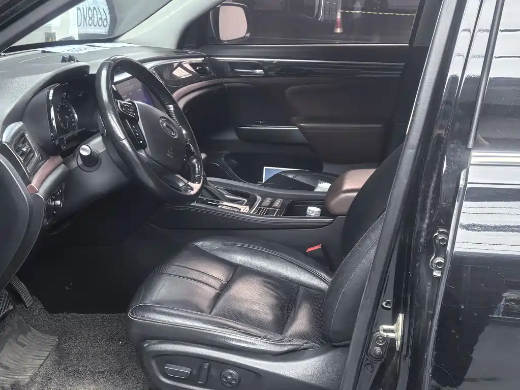 GAC Trumpchi GS8 320 T 2 WD Luxury Connected (7-seat)
