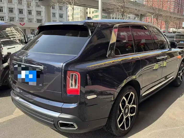 Rolls-Royce Cullinan 4-seat