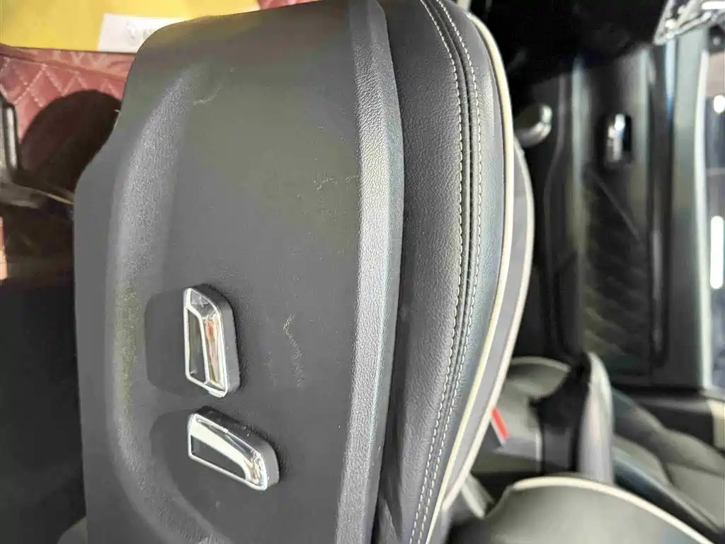 Outlander 2.0 L 2 WD Smooth Travel 5-seat