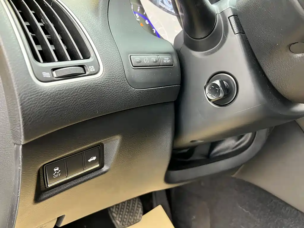 Infiniti Q50 3.7 L Comfort