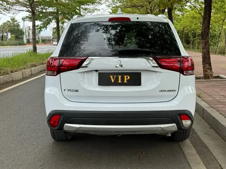 Mitsubishi Outlander 2.0 L 2 WD Glory 5-seat