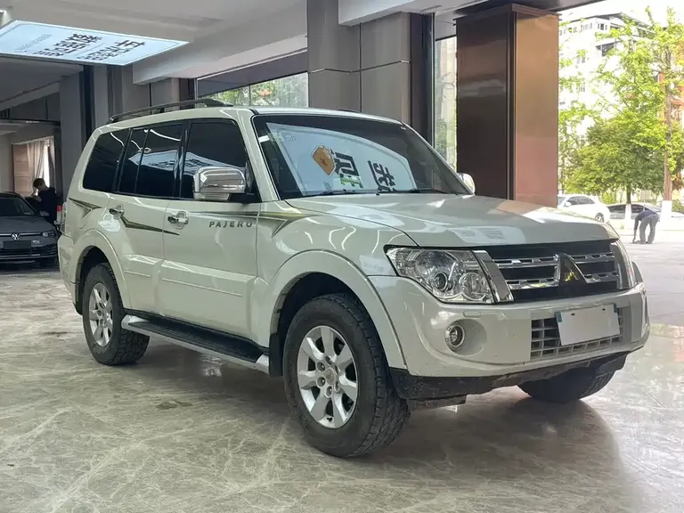 Mitsubishi Pajero (Import) 帕杰罗进口 2012款 3.0 L 精英超越版