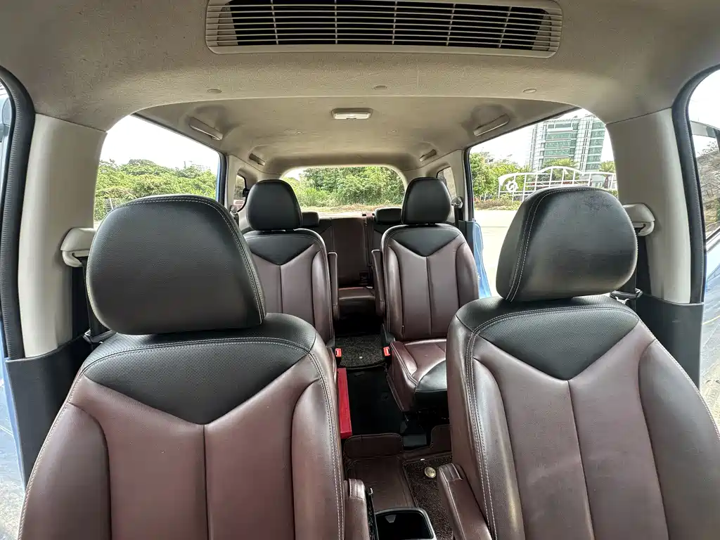 Venucia M50 V 1.6 L XL CVT Luxury
