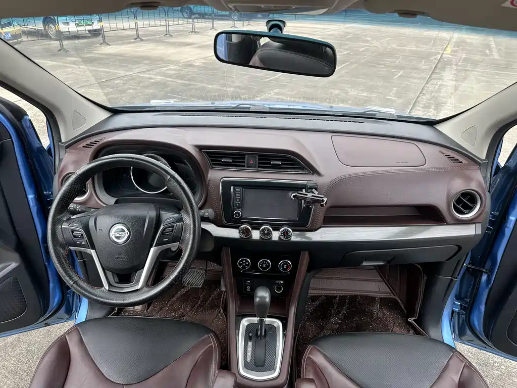 Venucia M50 V 1.6 L XL CVT Luxury
