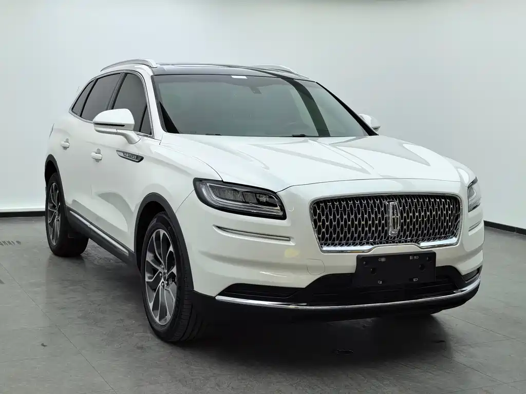 Nautilus 2.0 T 4 WD Premium