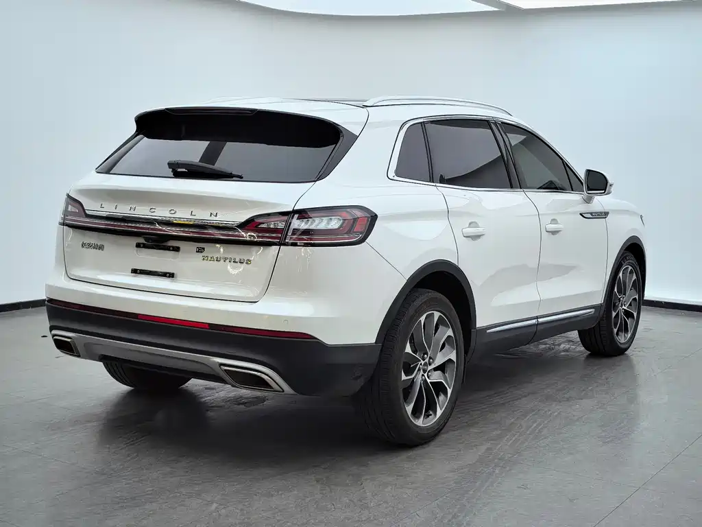 Nautilus 2.0 T 4 WD Premium