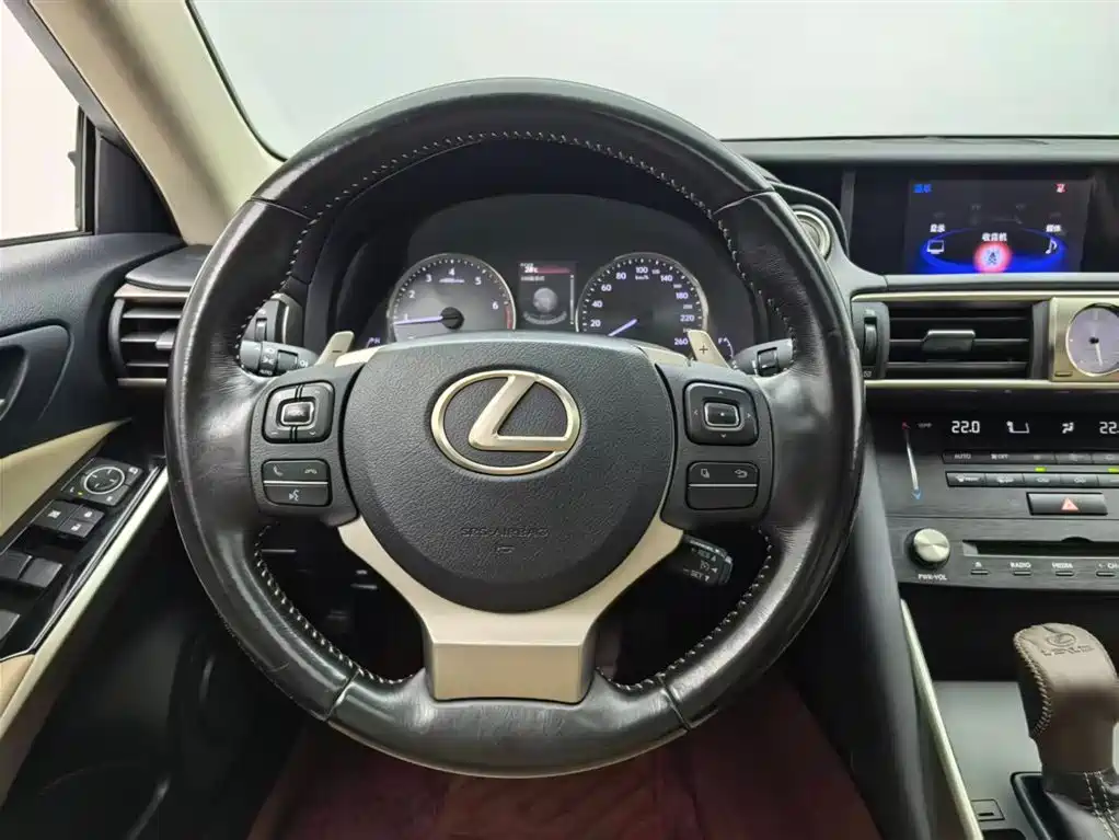 Lexus IS 雷克萨斯IS 2015款 200 t 领先版