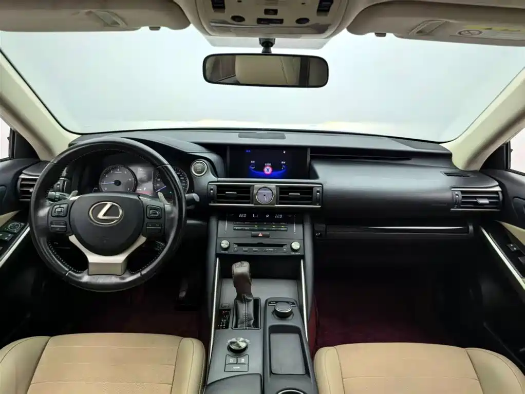 Lexus IS 雷克萨斯IS 2015款 200 t 领先版