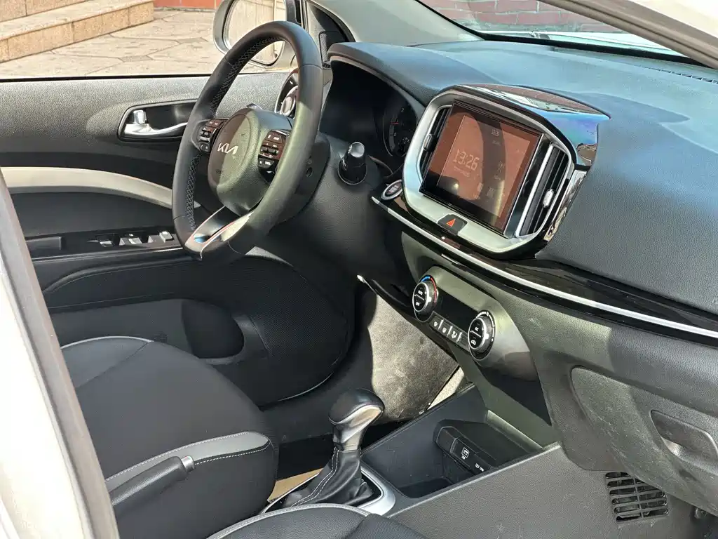 Stonic 1.4 L CVT Sunroof