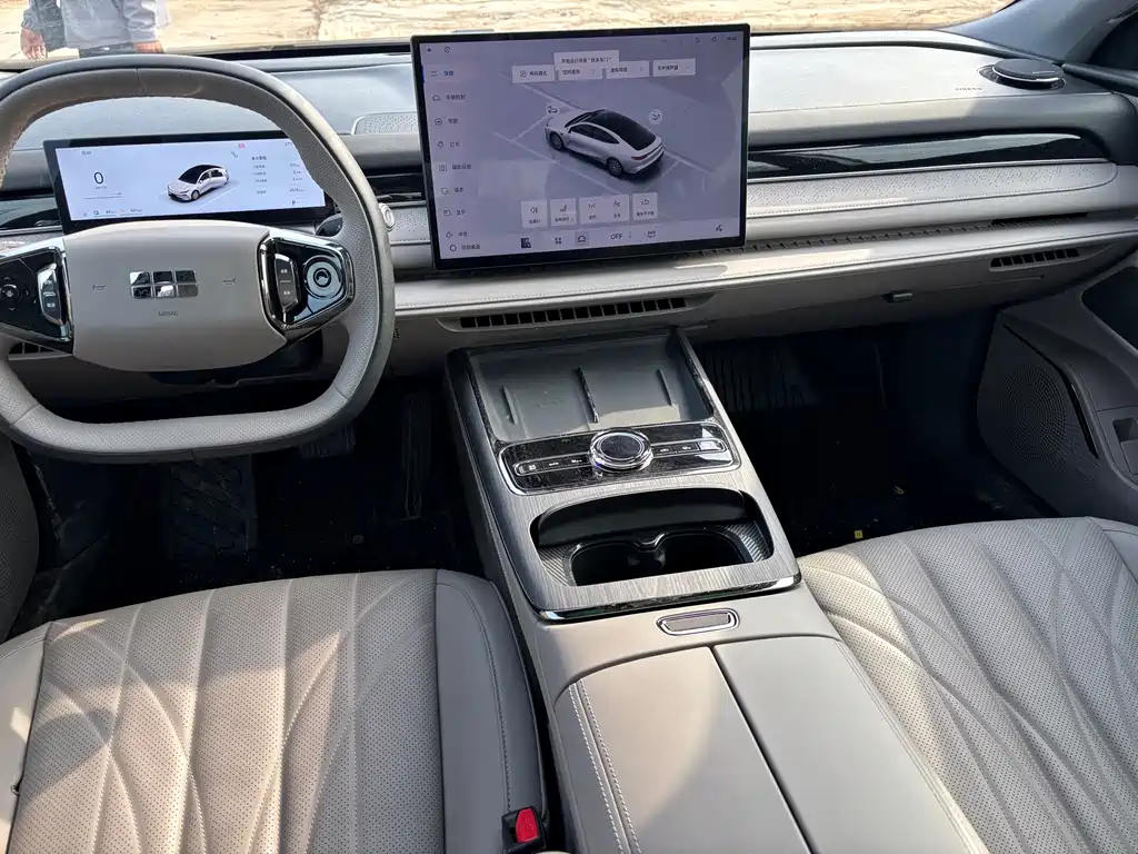 Galaxy Xingyao 8 130 km EM-i Distinguished