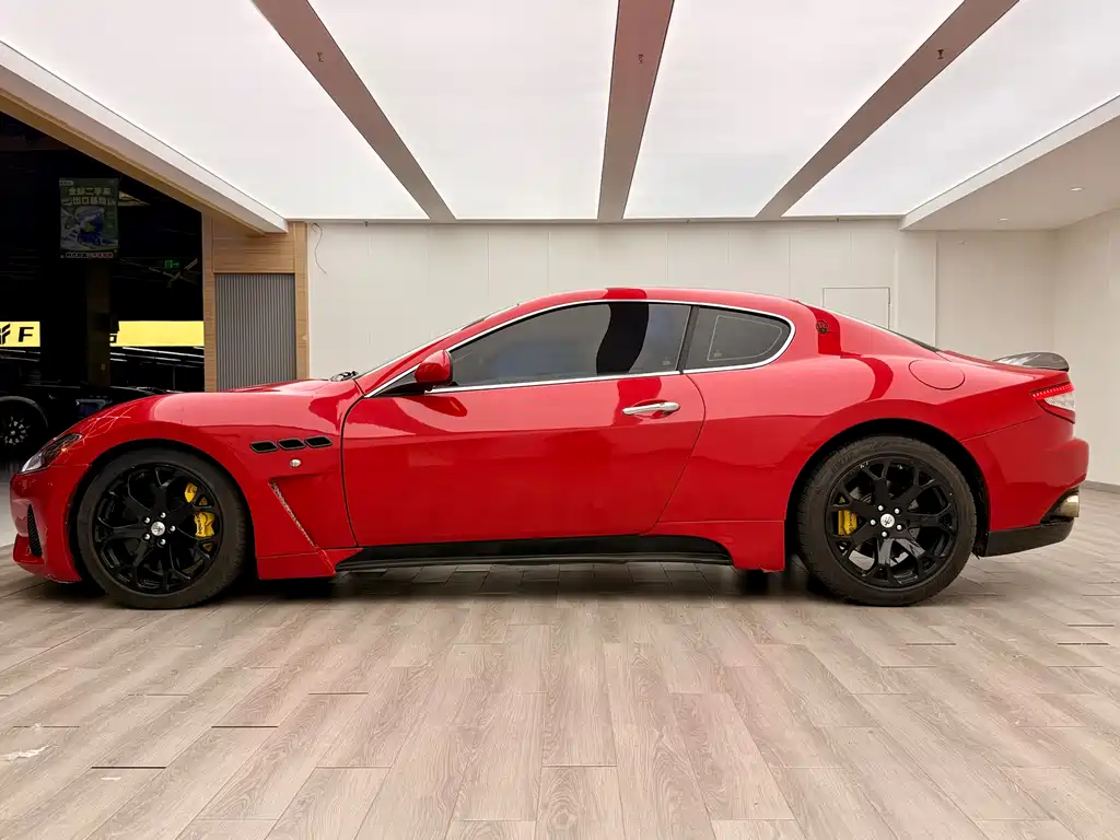 GranTurismo 4.2 L Standard
