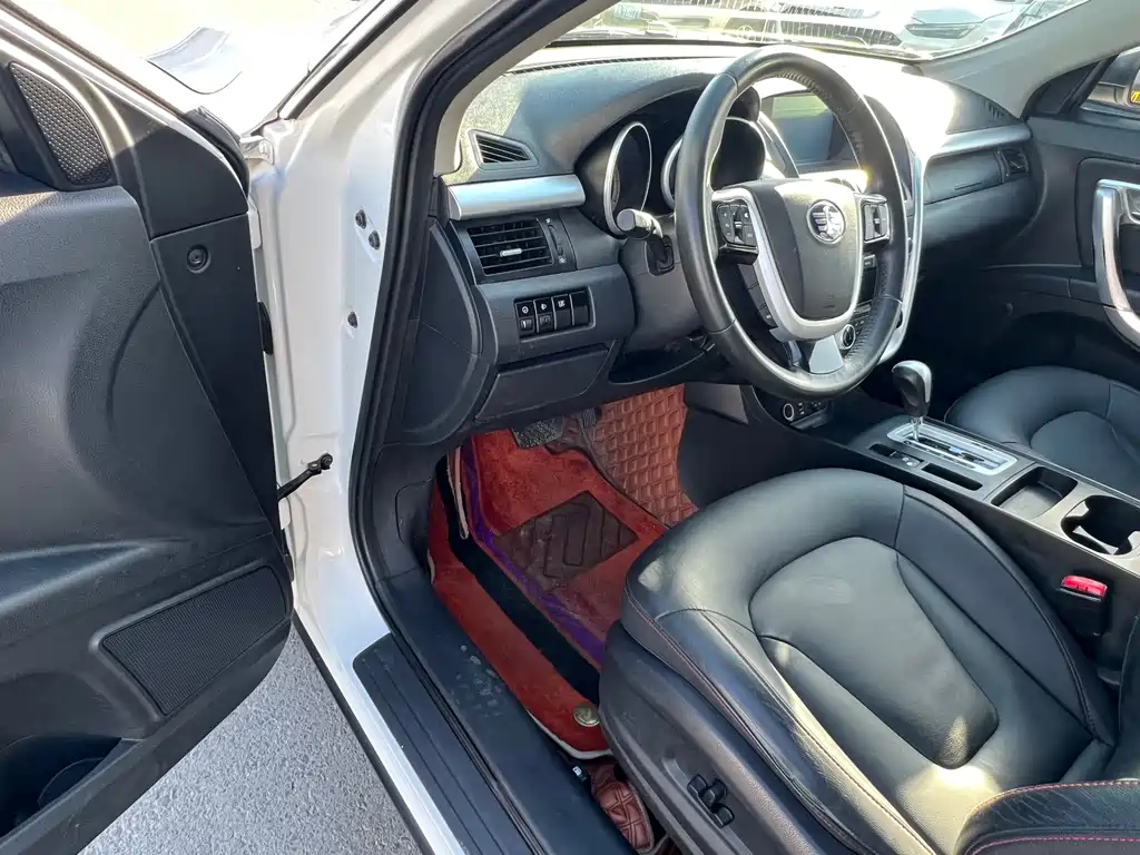 Besturn X80 2.0 L Auto Luxury