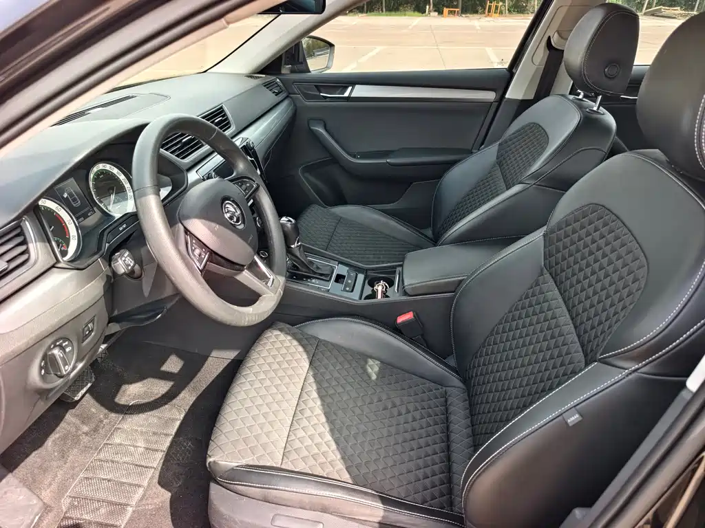 Superb TSI330 DSG Comfort CN-V