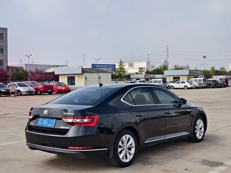 Skoda Superb TSI330 DSG Comfort CN-V