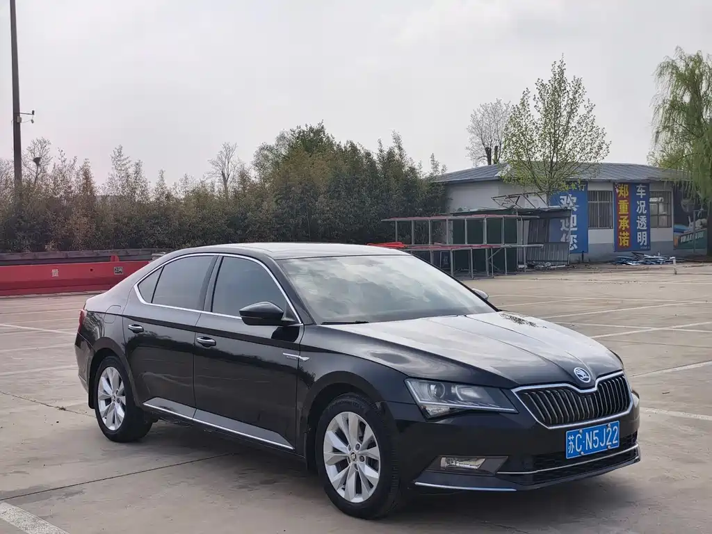 Superb TSI330 DSG Comfort CN-V