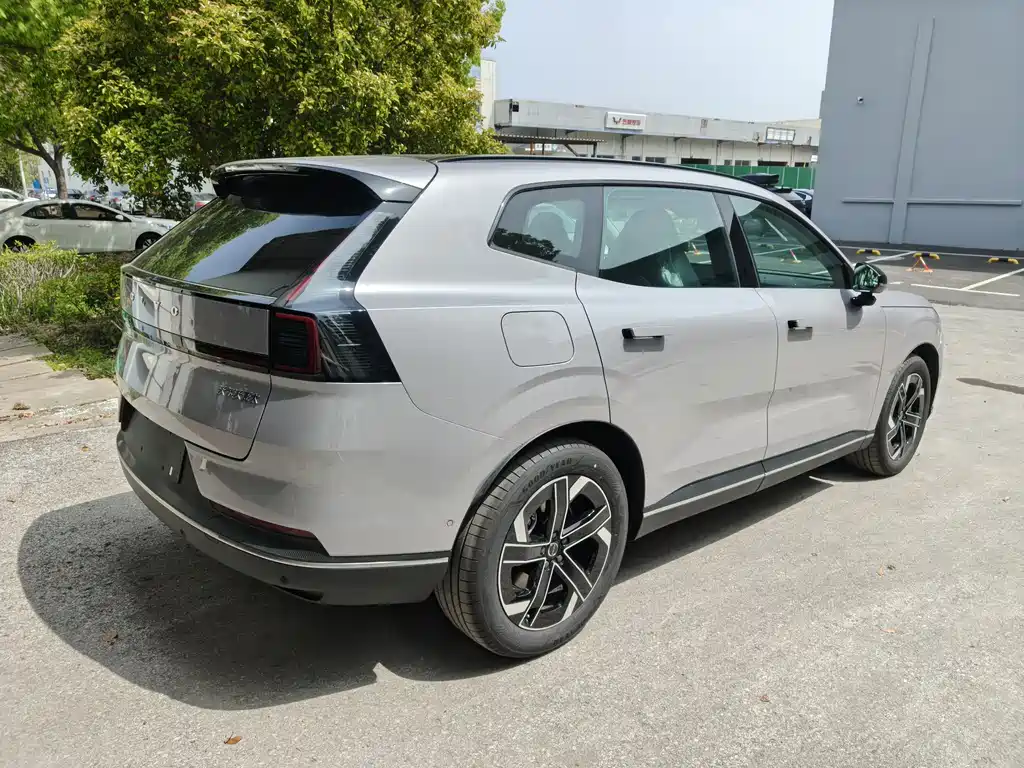 Volvo XC70 PHEV 沃尔沃XC70插电式混动 2026款 四驱超长续航Core