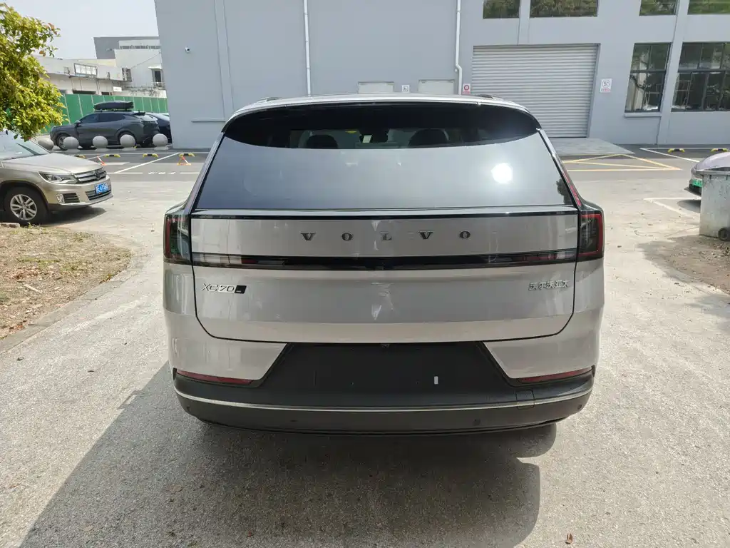 Volvo XC70 PHEV 沃尔沃XC70插电式混动 2026款 四驱超长续航Core