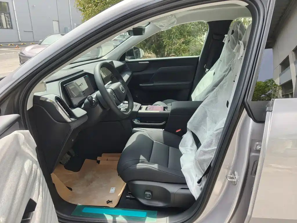 Volvo XC70 PHEV 沃尔沃XC70插电式混动 2026款 四驱超长续航Core
