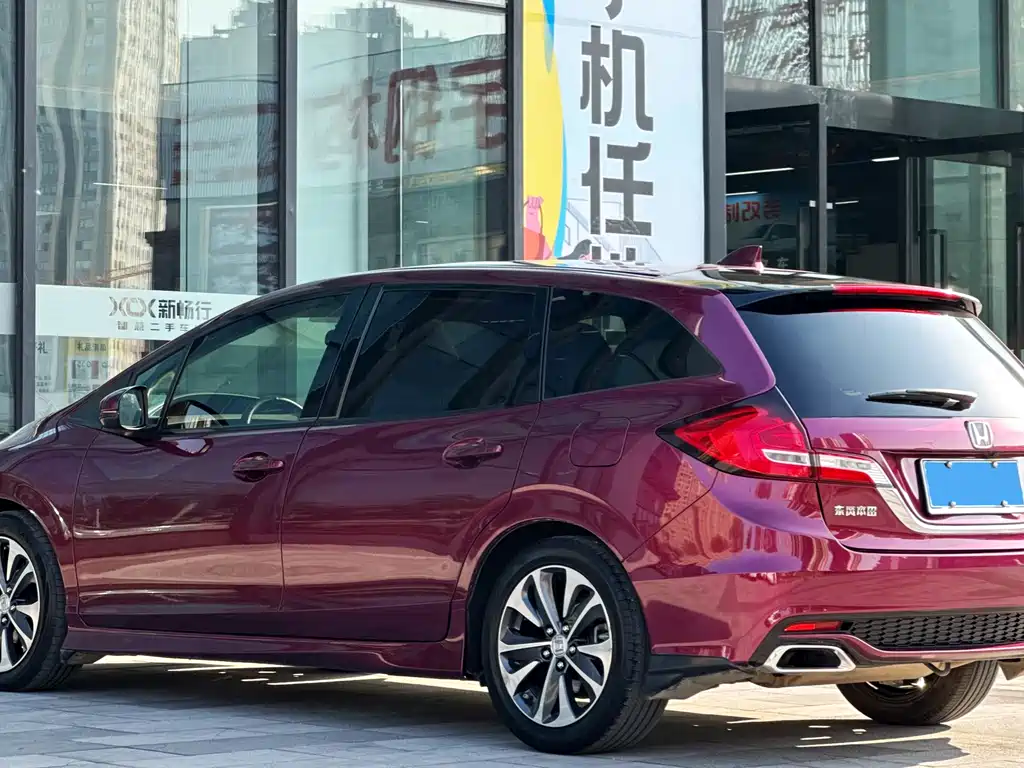 Jade 210 TURBO CVT Style 5-seat