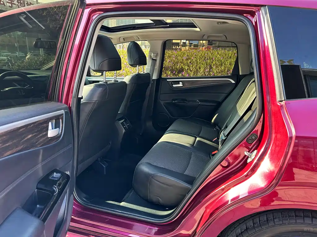 Jade 210 TURBO CVT Style 5-seat