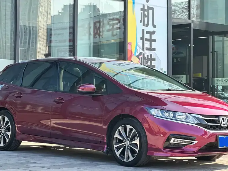 Honda Jade 210 TURBO CVT Style 5-seat