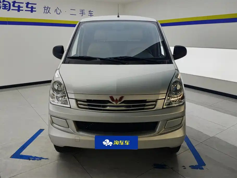Wuling Rongguang S 1.5 L Basic 5 7-seat