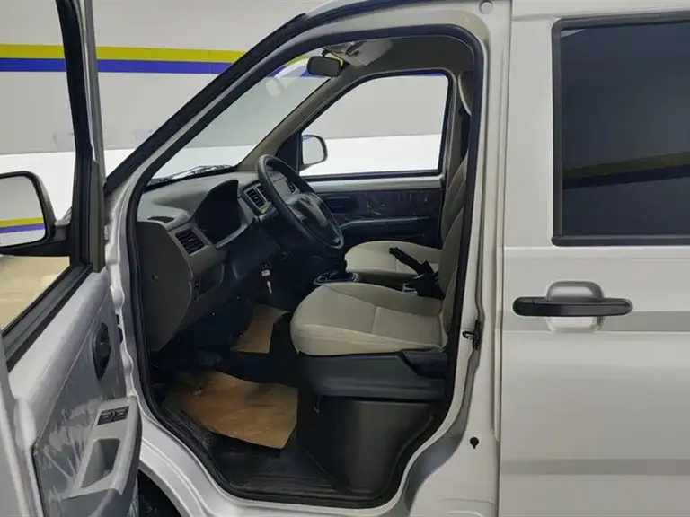 Wuling Rongguang S 1.5 L Basic 5 7-seat