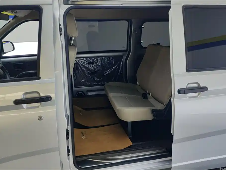 Wuling Rongguang S 1.5 L Basic 5 7-seat
