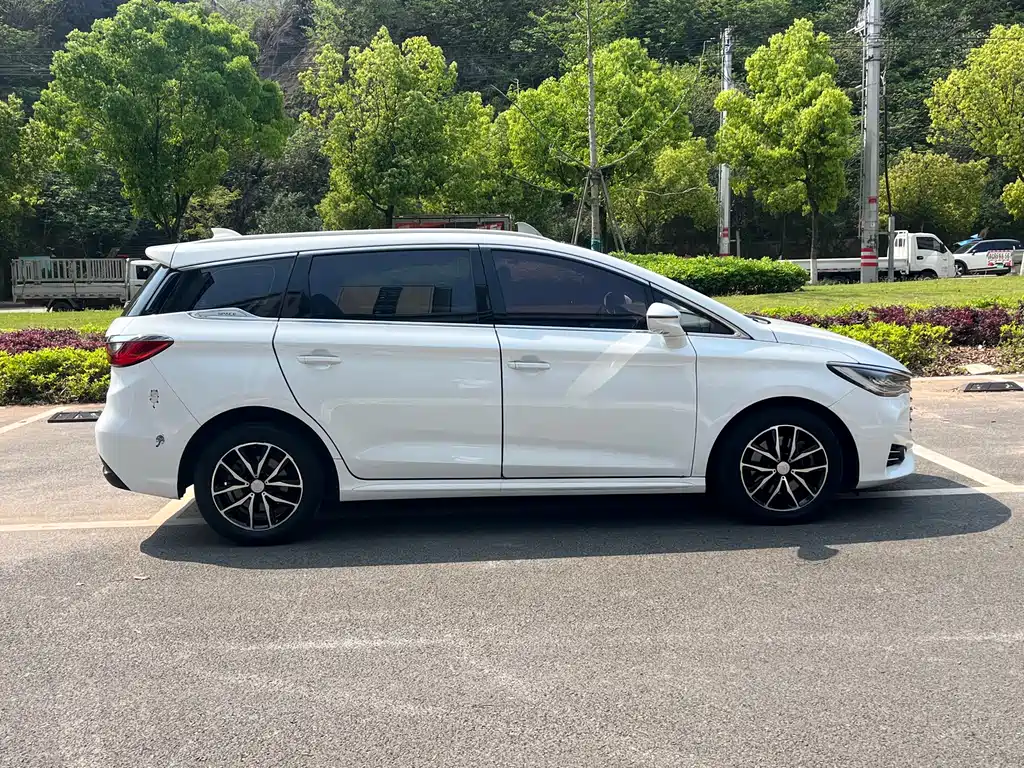 Song MAX 1.5 T Auto Connected Elite 7-seat