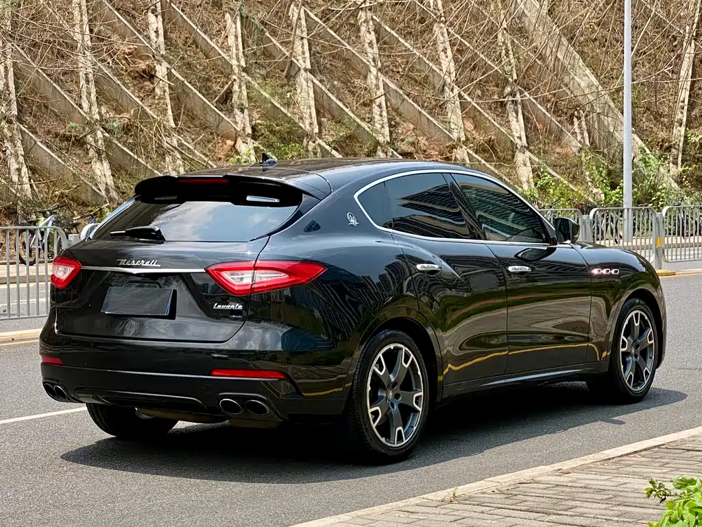Levante 3.0 T Standard