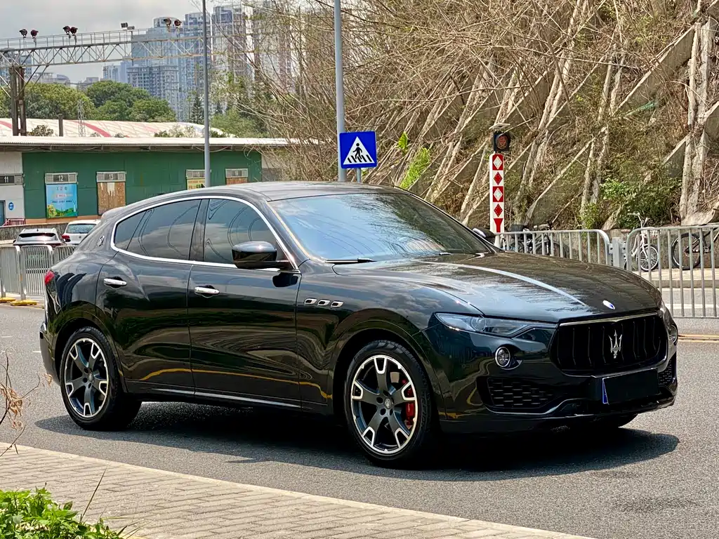Levante 3.0 T Standard
