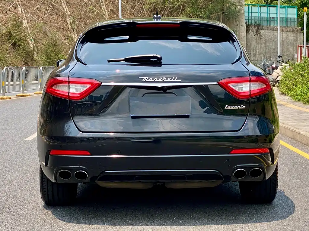 Levante 3.0 T Standard