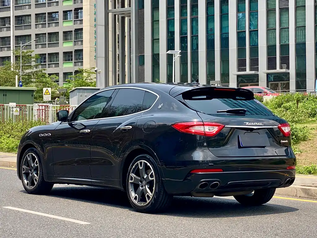 Levante 3.0 T Standard