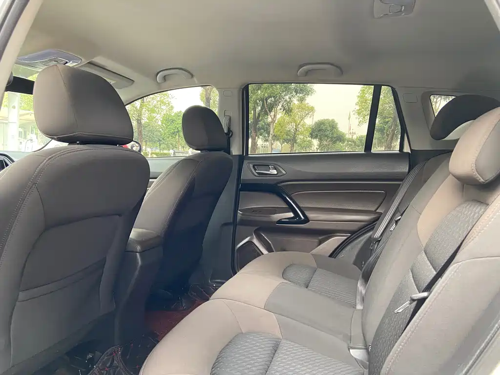 GAC Trumpchi GS4 200 T G-DCT 2 WD Comfort