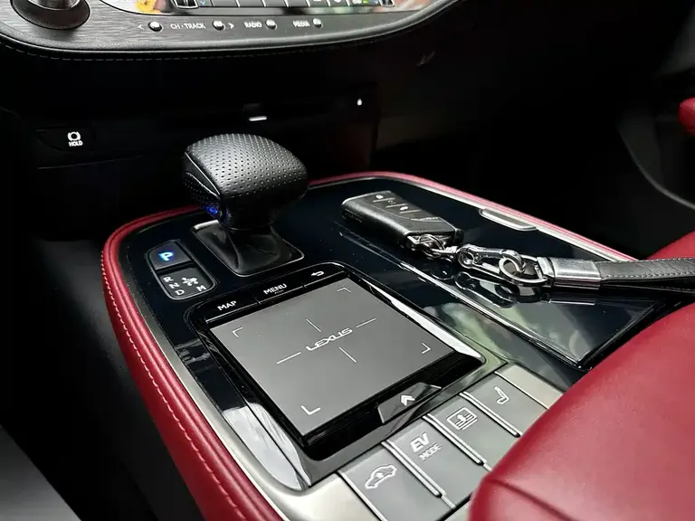 Lexus LS 500 h F SPORT CN-V
