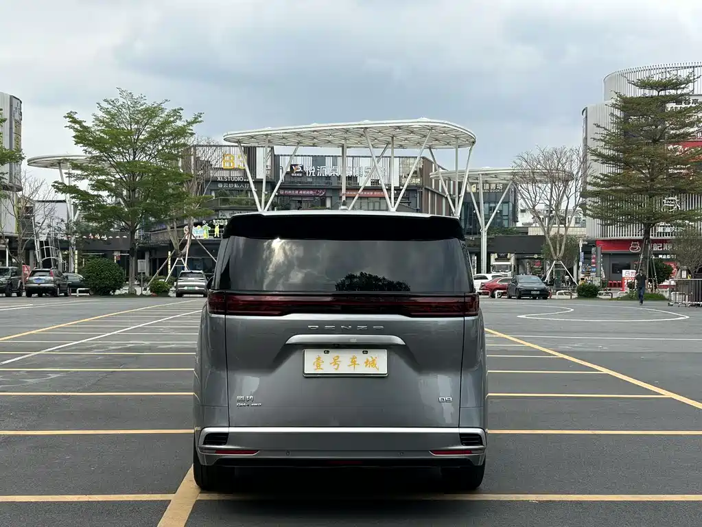 Denza D9 DM-i 970 4 WD Flagship