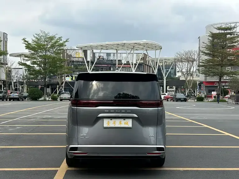 Denza D9 DM-i 970 4 WD Flagship