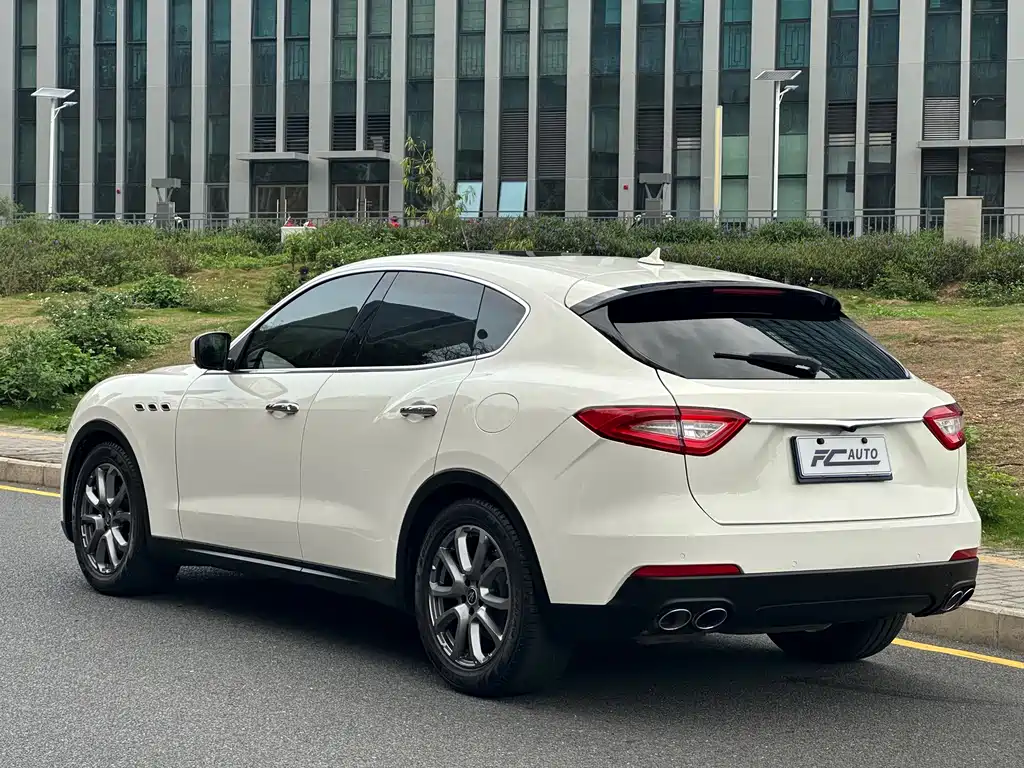 Levante 3.0 T Standard