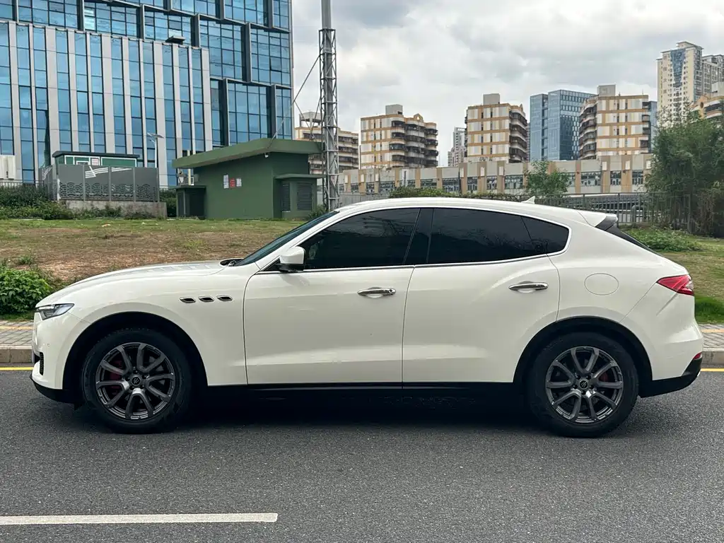 Levante 3.0 T Standard