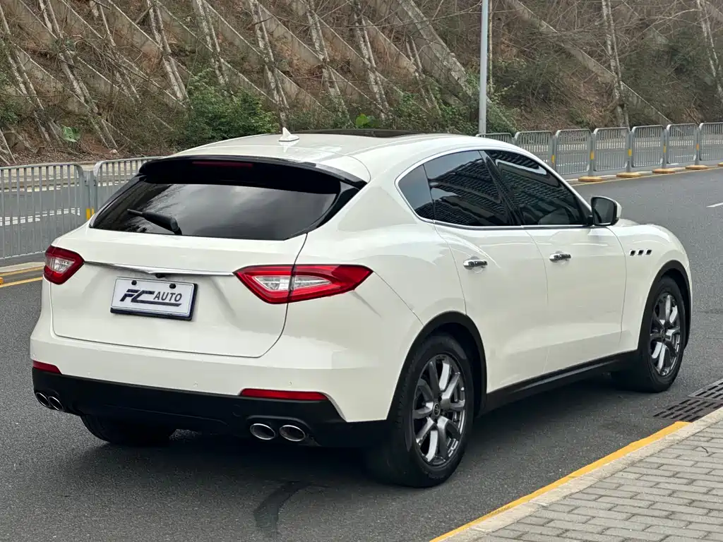 Levante 3.0 T Standard