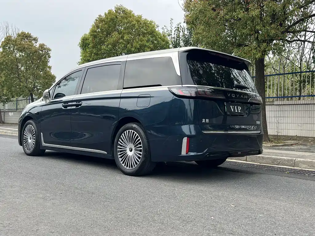 Voyah Dreamer PHEV 4 WD Flagship Qiankun