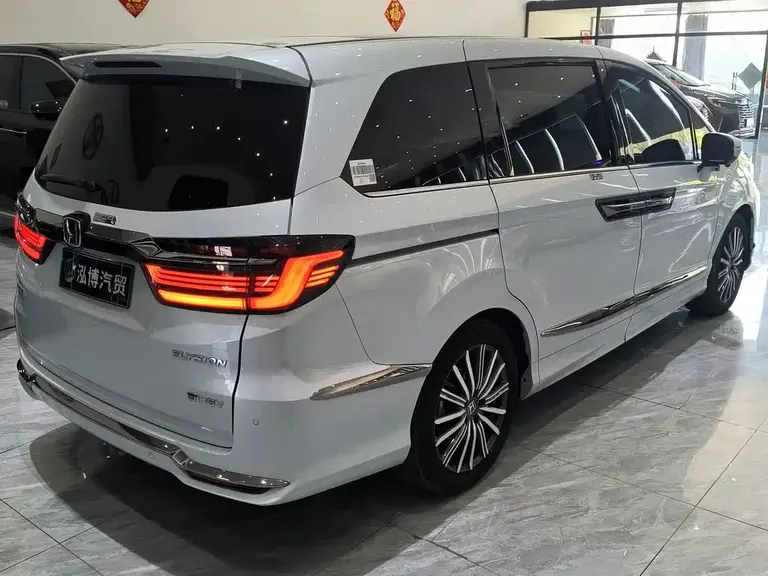 Honda Elysion 2.0 L e:HEV Luxury